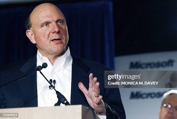 San Francisco, UNITED STATES: CEO of Microsoft, Steve Ballmer speaks during a press conference in San Francisco, California, 02 November 2006....