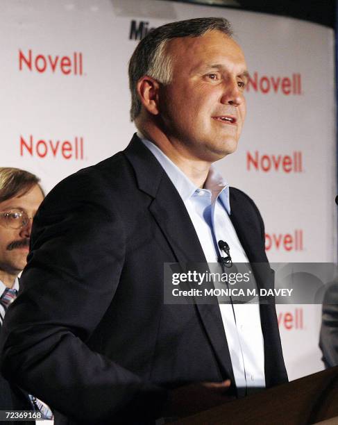 President and CEO of Novell Inc., Ron Hovsepian speaks during a press conference in San Francisco, California, 02 November 2006. Longtime US computer...