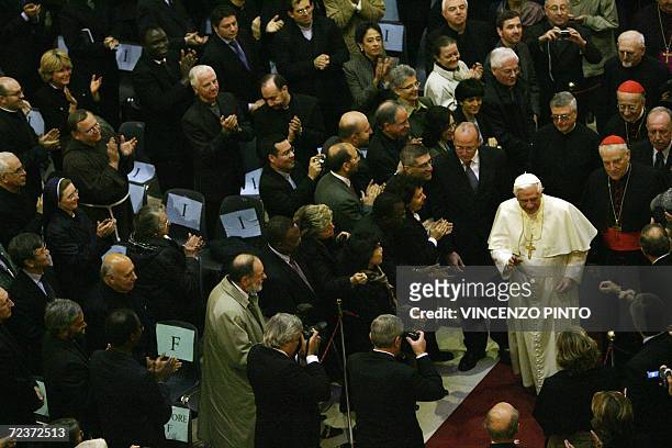 Pope Benedict XVI salutes students and teachers as he visits the Pontifical Gregorian University in Rome 03 November 2006. The Vatican and Ankara...