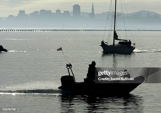 With the San Francisco skyline in the background, a police boat patrols the waters for signs of missing woman Laci Peterson January 4, 2003 in...