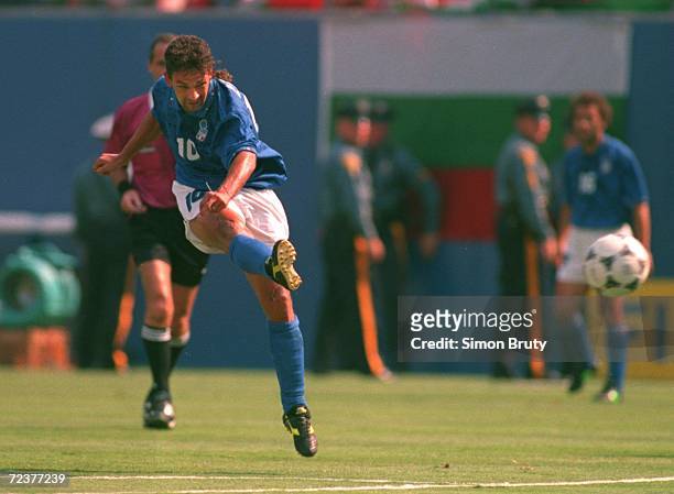 ROBERTO BAGGIO SCORES THE FIRST OF HIS GOALS AGAINST BULGARIA DURING THEIR 1994 WORLD CUP SEMI FINAL MATCH AT GIANTS STADIUM IN EAST RUTHERFORD, NEW...