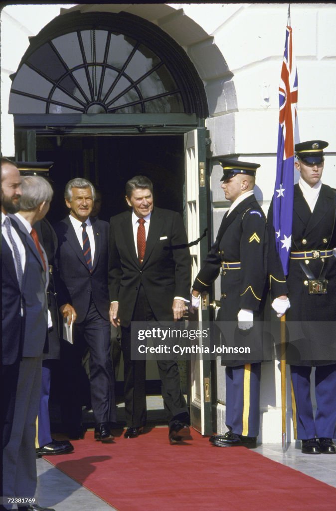 Australian PM Robert Hawke (L) w Pres Ronald Reagan at the