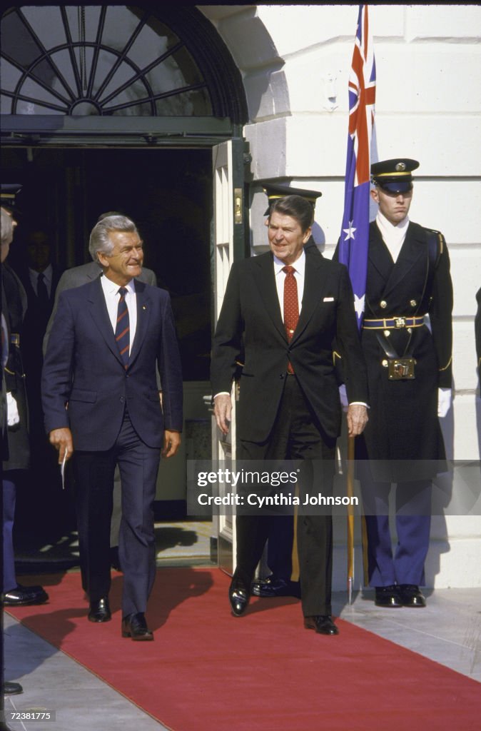 Australian PM Robert Hawke (L) w Pres Ronald Reagan at the