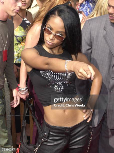 Aaliyah arrives, August 6 at the "2000 Teen Choice Awards" in Santa Monica, CA.