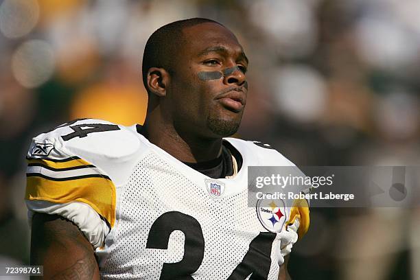 Running back Verron Haynes of the Pittsburgh Steelers stands on the sideline during an NFL game against the Oakland Raiders at McAfee Coliseum on...