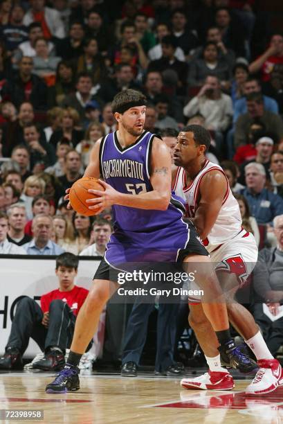 Brad Miller of the Sacramento Kings drives to the lane against Malik Allen of the Chicago Bulls on November 3, 2006 at the United Center in Chicago,...