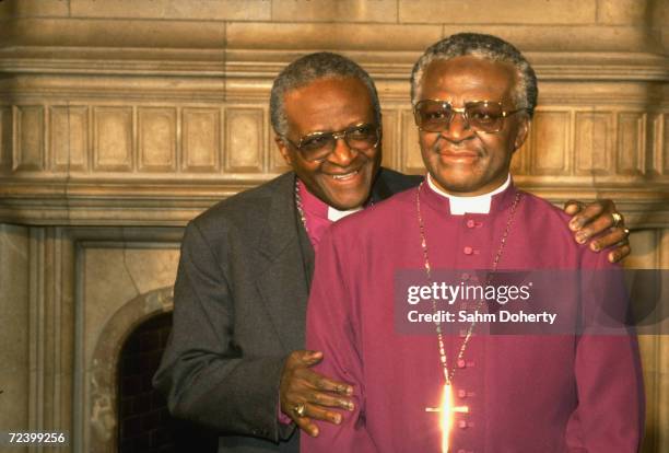 Archbishop Desmond Tutu standing beside life-like wax dummy of himself at Madame Tussaud's wax museum.