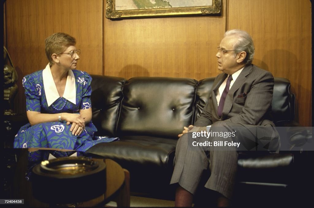 UN Secretary General Javier Perez de Cuellar talking with