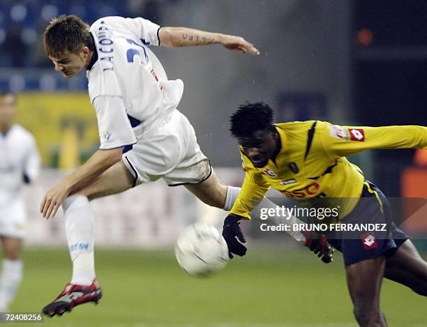 Sochaux's midfielder Valery Mezague vies with Troyes' midfielder Jonathan Lacourt during their French L1 football, 04 November 2006 at the Bonal...