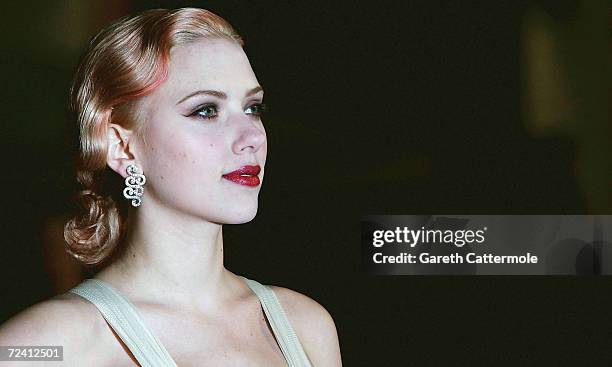 Actress Scarlett Johansson arrives at the UK Premiere of "The Prestige" at the Odeon West End Leicester Square on November 5, 2006 in London, England.