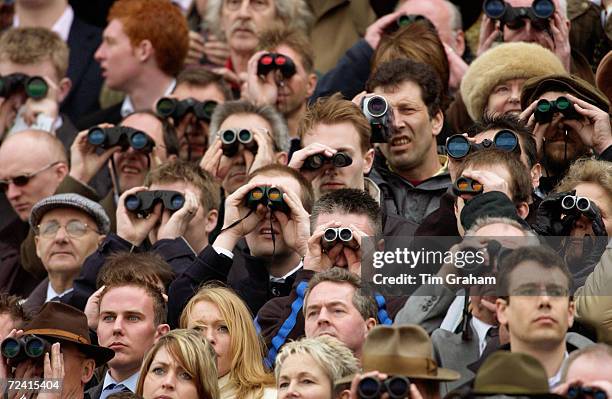 Spectators At The Races Horse Racing Spectators Men Photos and Premium High Res Pictures ...
