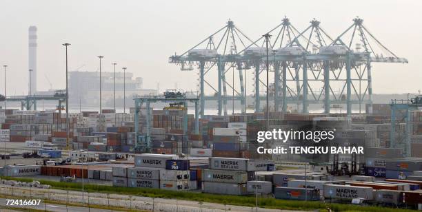 Container Tanjung 102 Port Of Tanjung Pelepas Stock Photos, High-Res Pictures, and Images ...