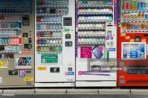 verkaufsautomat - vending machine stock-fotos und bilder