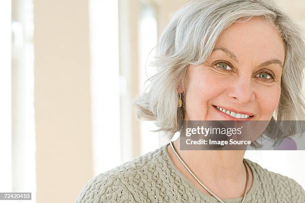 portrait of a senior woman - bobbed hair 個照片及圖片檔