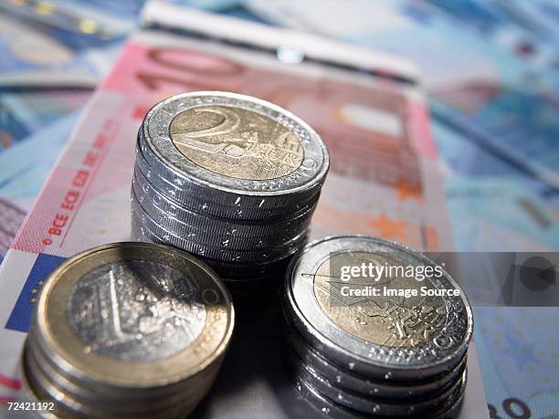 euros - moeda de um euro imagens e fotografias de stock