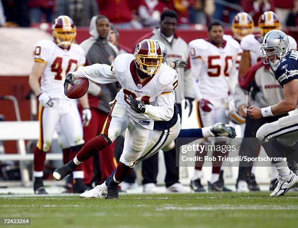 Safety Sean Taylor of the Washington Redskins runs with the ball after a blocked field goal on the last play of the 4th quarter against the Dallas...