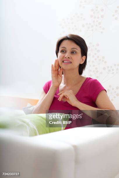 painful tooth in a woman - bruxism stock pictures, royalty-free photos & images