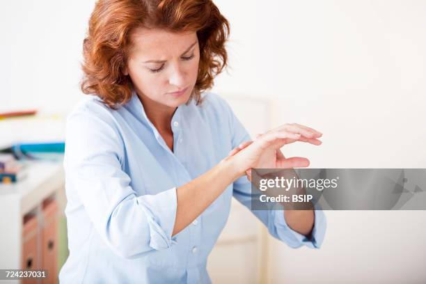 painful wrist in a woman - wrist stock pictures, royalty-free photos & images