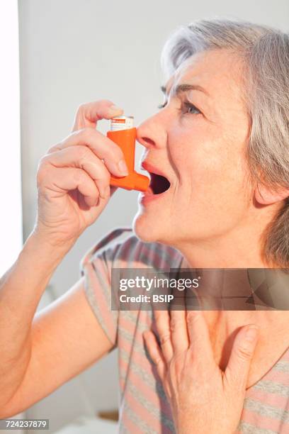asthma treatment, elderly person - anti inflammatory stock pictures, royalty-free photos & images