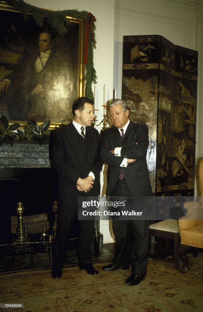 Secy of Defense Caspar Weinberger (L) w West-German Chance
