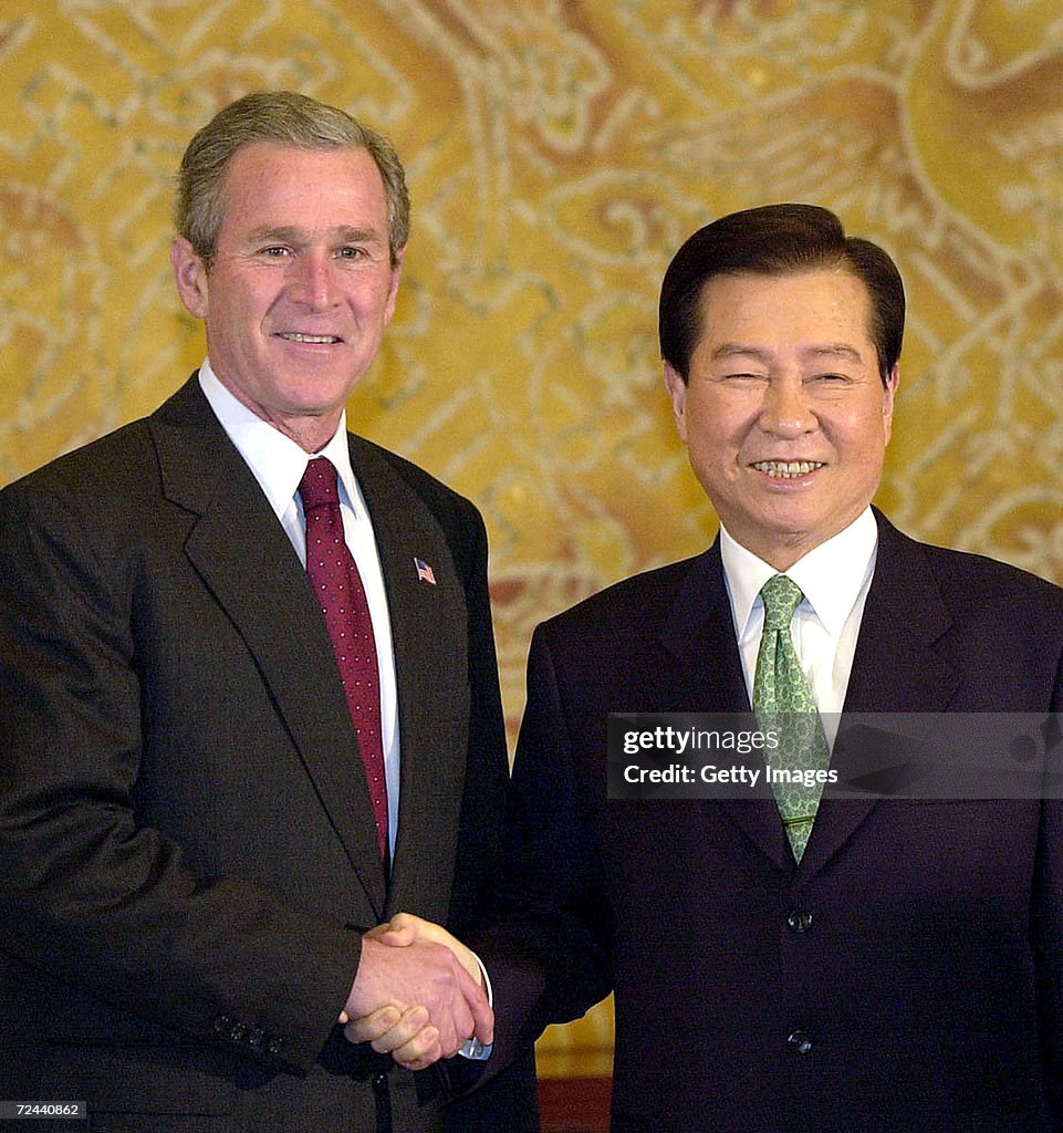 U.S. President Bush Meets With South Korean President Kim Dae-Jung