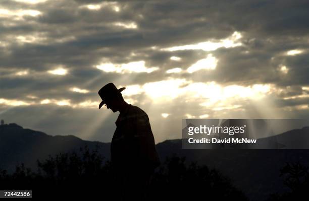 Late afternoon sunrays surround BORSTAR agent David Howard as he searches for footprints, July 29, 2001 on the Tohono O''odham Indian Reservation,...