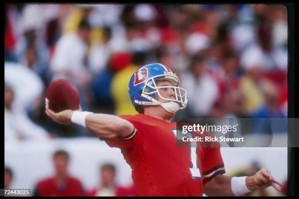Quarterback John Elway of the Denver Broncos throws the ball during Super Bowl XXII against the Washington Redskins at Jack Murphy Stadium in San...