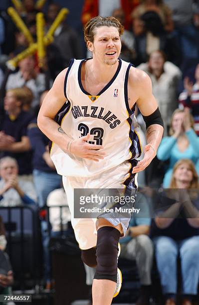 Mike Miller of the Memphis Grizzlies runs upcourt during the game against the New York Knicks on November 1, 2006 at FedExForum in Memphis,...