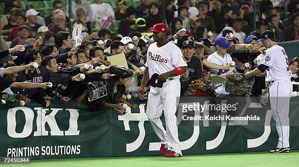 Ryan Howard of of the Philadelphia Phillies and David Wright of New York Mets are seen during the Aeon All Star Series Day 5 - MLB v Japan All-Stars...