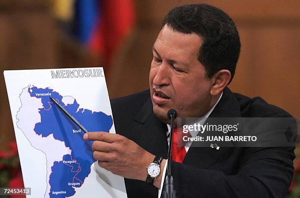 Venezuelan president Hugo Chavez shows his country in a map during a press conference with foreign correspondents in Caracas 08 November 2006. The...