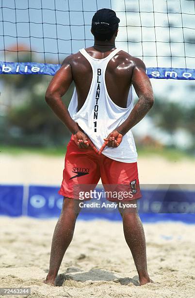 Dain Blanton signals his partner during the 2000 Oldsmobile Alero Beach Volleyball - US Olympic Challenge Series in Deerfield Beach, Florida....