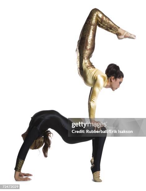 Contortionist Definition Acrobats And Contortionists Stock-Fotos und Bilder - Getty Images