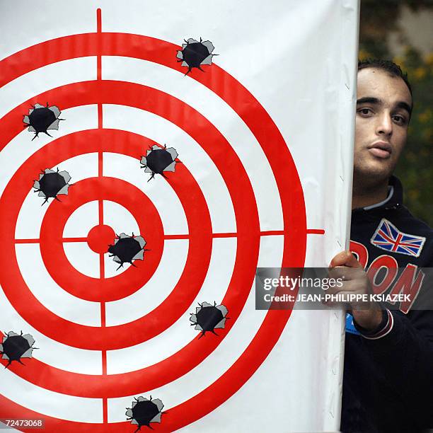Bullet Riddled Target 560 Unsa Police Photos & High Res Pictures - Getty Images