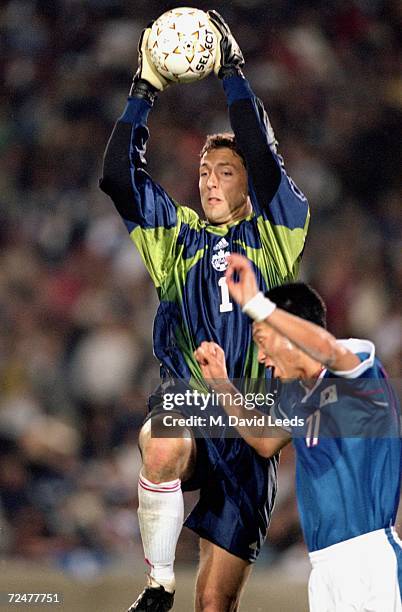 Craig Forrest Canada Goalkeeper Craig Forrest Photos and Premium High Res Pictures ...