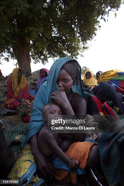 Chadian village women protects her child sheltering under trees after an attack on their village forced them to flee on November 9, 2006 in a camp...