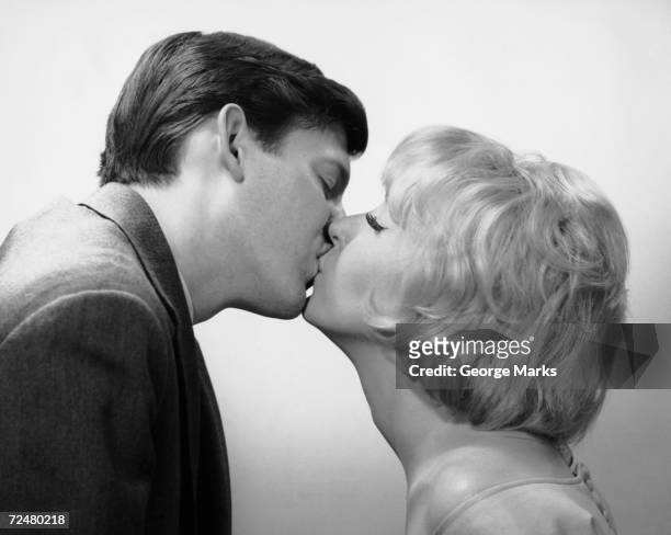 1950s: Couple kissing.
