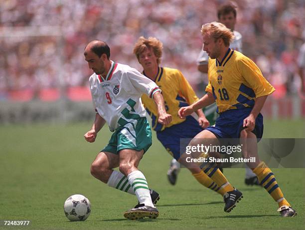 IORDAN LETCHKOV OF BULGARIA IS HOUNDED BY HAKAN MILD OF SWEDEN DURING THE 1994 WORLD CUP THIRD PLACE PLAY-OFF AT THE ROSE BOWL STADIUM IN PASADENA,...