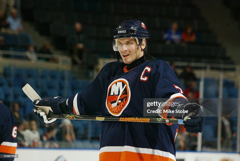 Chicago Blackhawks v New York Islanders