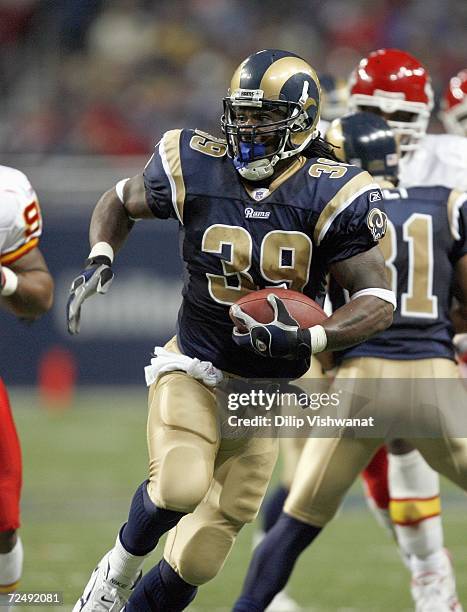 Steven Jackson of the St. Louis Rams carries the ball during the game against the Kansas City Chiefs on November 5, 2006 at the Edward Jones Dome in...