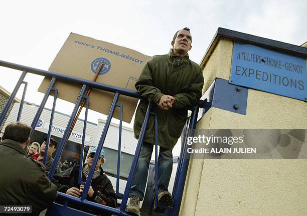 Equipment car Thome-Genot's employees occupy their plant, 10 November 2006 in Nouzonville. AFP PHOTO ALAIN JULIEN