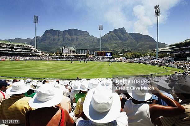 General view during the fourth one day international match between South Africa and England at the Newlands Cricket Ground on February 6, 2005 in...