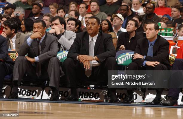 Assistant coach Dennis Johnson of the Los Angeles Clippers sits on the bench with head coach Alvin Gentry during the NBA game against the Washington...