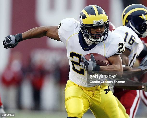 Mike Hart of the Michigan Wolverines looks for running room against the Indiana Hoosiers during first quarter action on November 11, 2006 at Memorial...