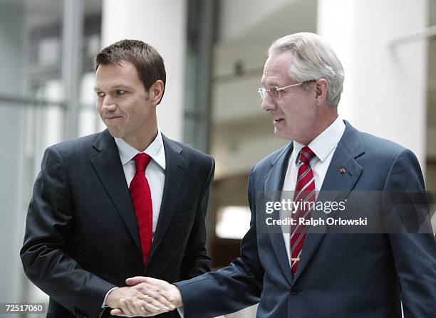 Rene Obermann , new CEO of Deutsche Telekom and the company's head of the supervisory board Klaus Zumwinkel shake hands during a news conference at...
