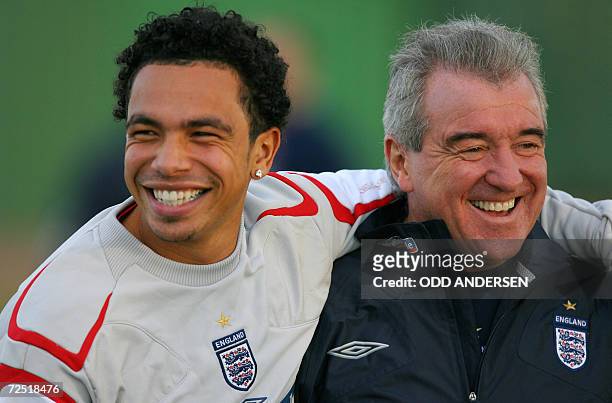 London Colney, UNITED KINGDOM: England football squad assistant manager Terry Venables shares a laugh with Kieran Richardson during a training...