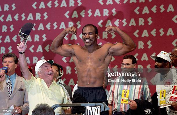 Holyfield Ripped 123 Us Boxing Holyfield Weigh In Stock Photos, High-Res Pictures, and ...
