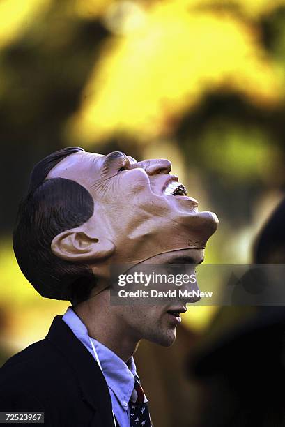 Bush Alpha Mask Us Campaign Bush Mask Photos and Premium High Res Pictures - Getty Images