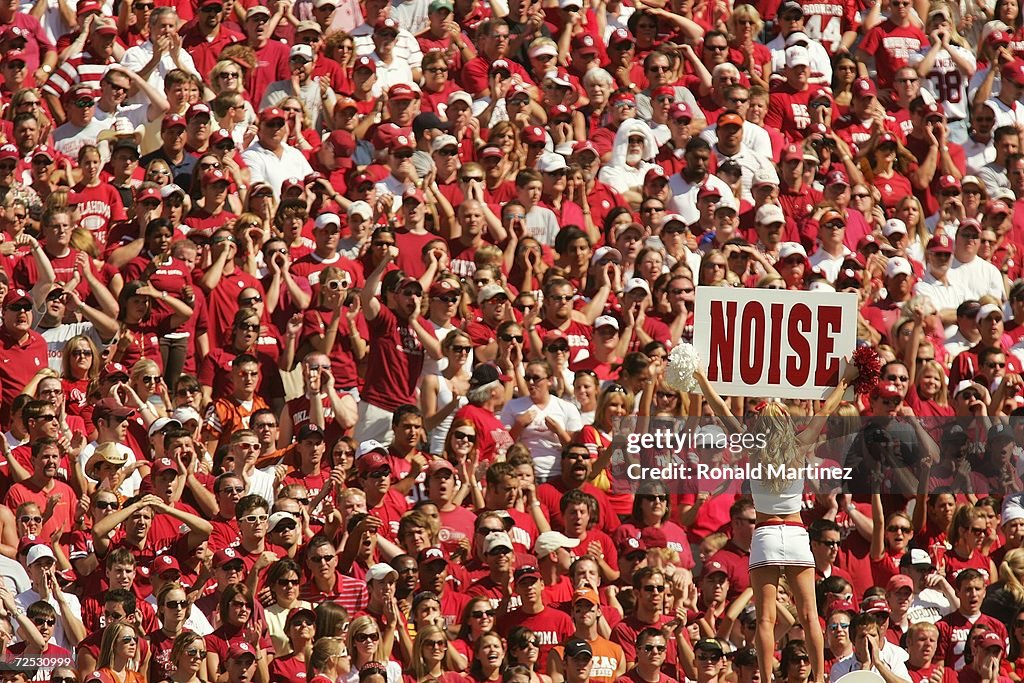 Texas Longhorns v Oklahoma Sooners