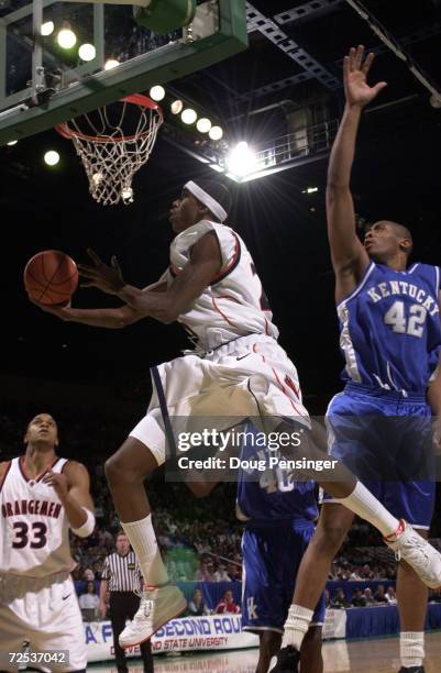 Damone Brown of Syracuse University gets past Jamaal Magloire of the University of Kentucky in round two of the Midwest Region of the 2000 NCAA...