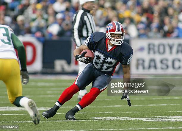 Josh Reed of the Buffalo Bills carries the ball during the game against the Green Bay Packers on November 5, 2006 at Ralph Wilson Stadium in Orchard...